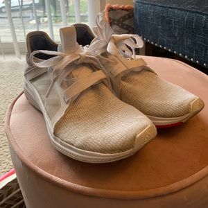 Adidas Bounce sneakers